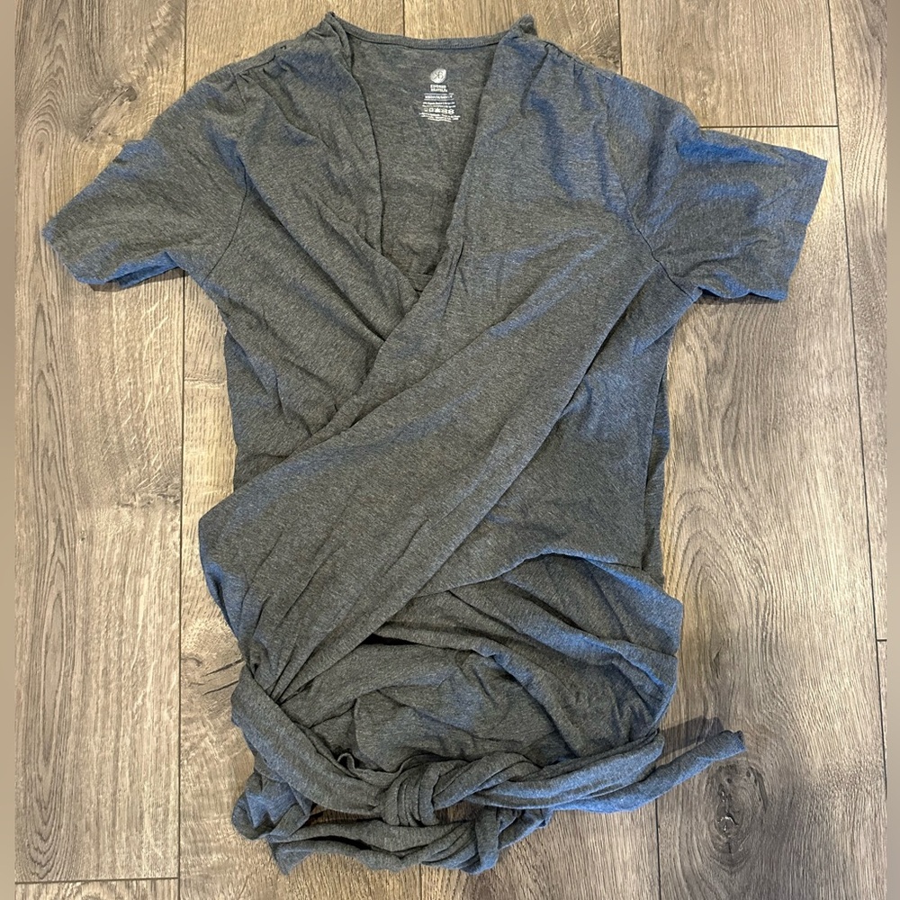 Kindred Braverly organic cotton nursing wrap shirt